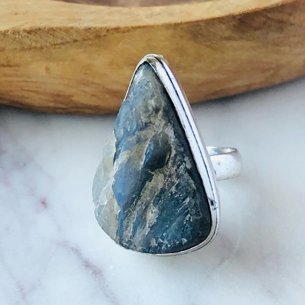 Silver Labradorite Statement Ring - Picture 2 of 10